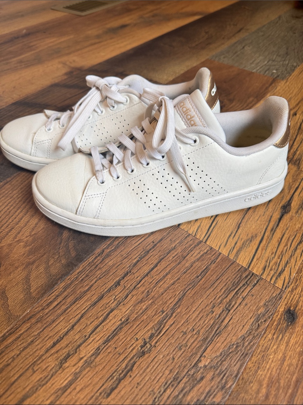 Like New! adidas White Sneakers with Metallic Gold Heel Tab Size 7.5